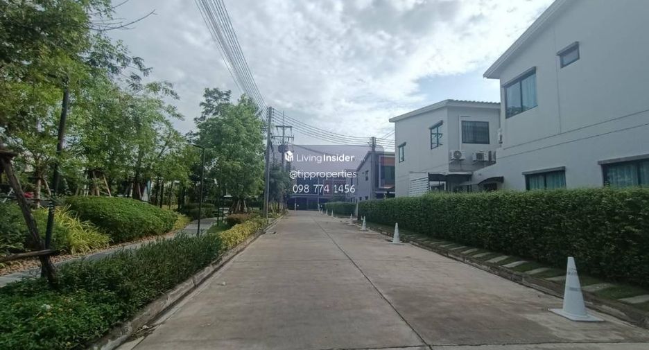 Casa adosada en venta de 3 habitaciones en Krathum Baen, Samut Sakhon