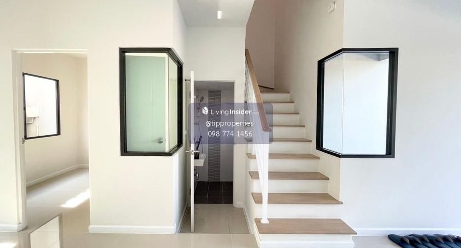 Casa adosada en venta de 3 habitaciones en Krathum Baen, Samut Sakhon