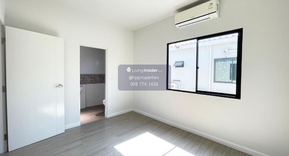 Casa adosada en venta de 3 habitaciones en Krathum Baen, Samut Sakhon