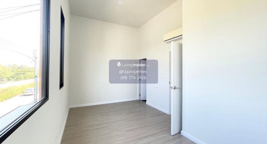 Casa adosada en venta de 3 habitaciones en Krathum Baen, Samut Sakhon