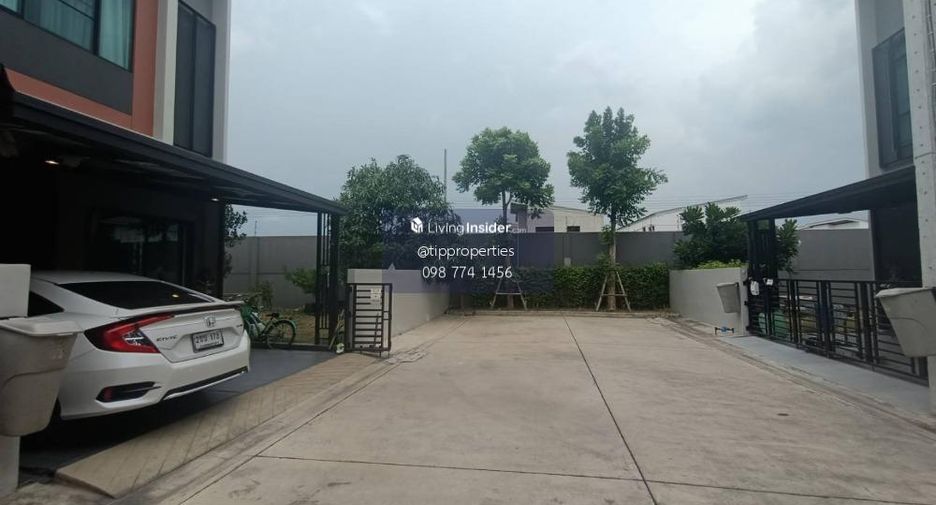 Casa adosada en venta de 3 habitaciones en Krathum Baen, Samut Sakhon