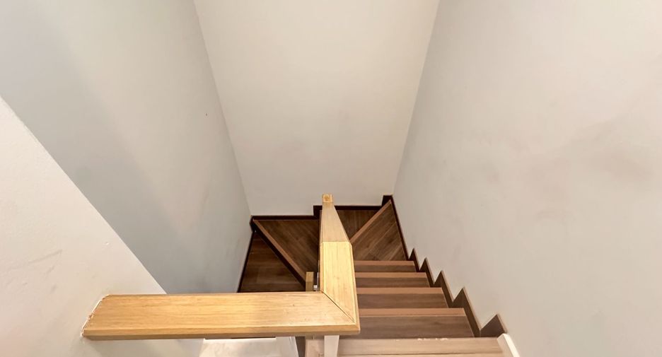 Casa adosada en venta de 3 habitaciones en Krathum Baen, Samut Sakhon