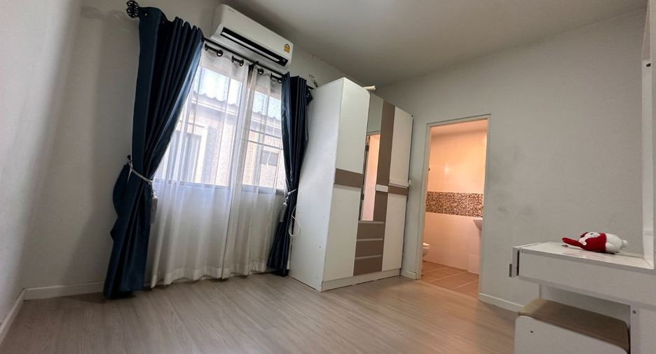 Casa adosada en venta de 3 habitaciones en Krathum Baen, Samut Sakhon