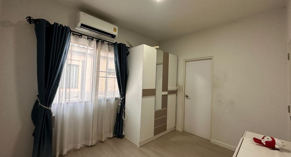 Casa adosada en venta de 3 habitaciones en Krathum Baen, Samut Sakhon