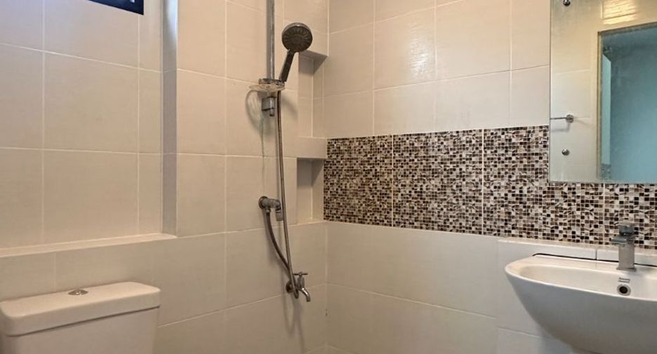 Casa adosada en venta de 3 habitaciones en Krathum Baen, Samut Sakhon