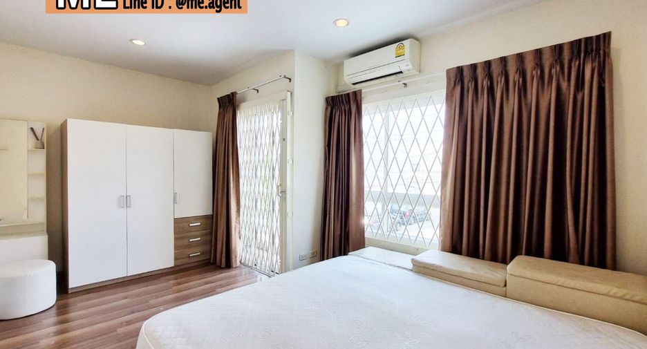 Casa adosada en alquiler de 3 habitaciones en Suan Luang, Bangkok