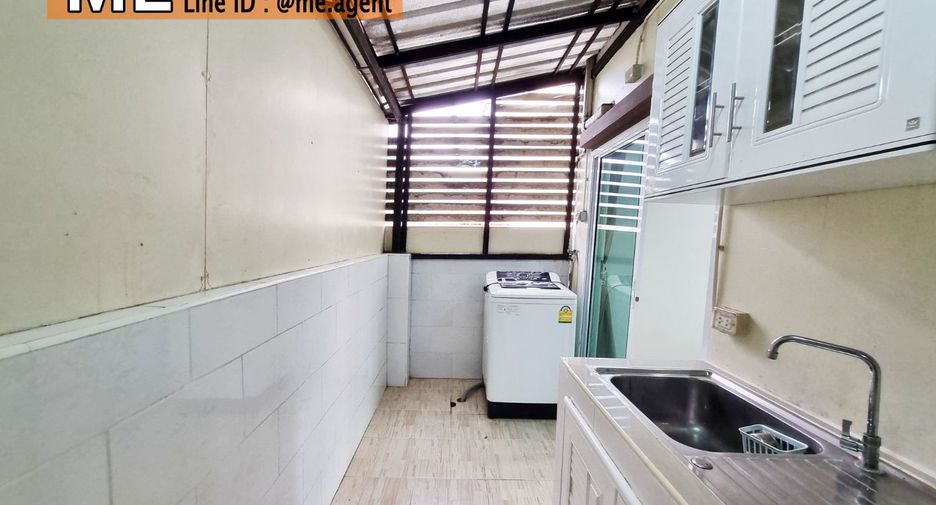 Casa adosada en alquiler de 3 habitaciones en Suan Luang, Bangkok