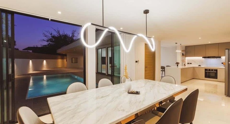 For rent 4 bedrooms villa in Mueang Chiang Mai, Chiang Mai