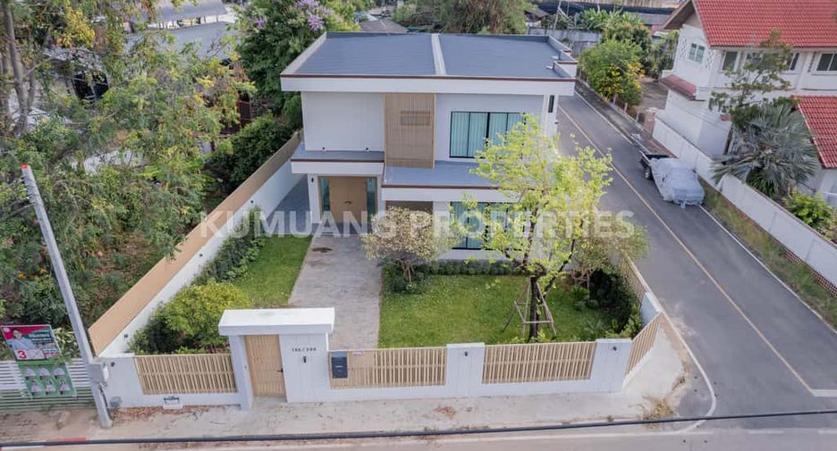 For rent 4 bedrooms villa in Mueang Chiang Mai, Chiang Mai