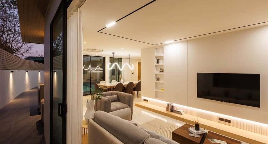 For rent 4 bedrooms villa in Mueang Chiang Mai, Chiang Mai
