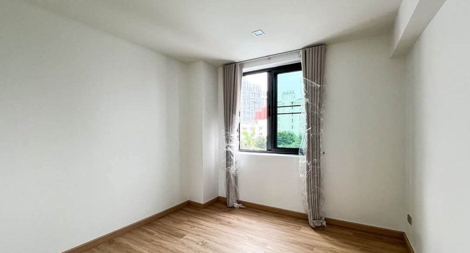 For rent 5 bedrooms townhouse in Watthana, Bangkok