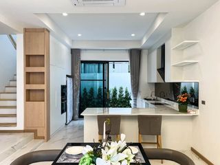 Reihenhaus zur Miete mit 5 Zimmer in Watthana, Bangkok