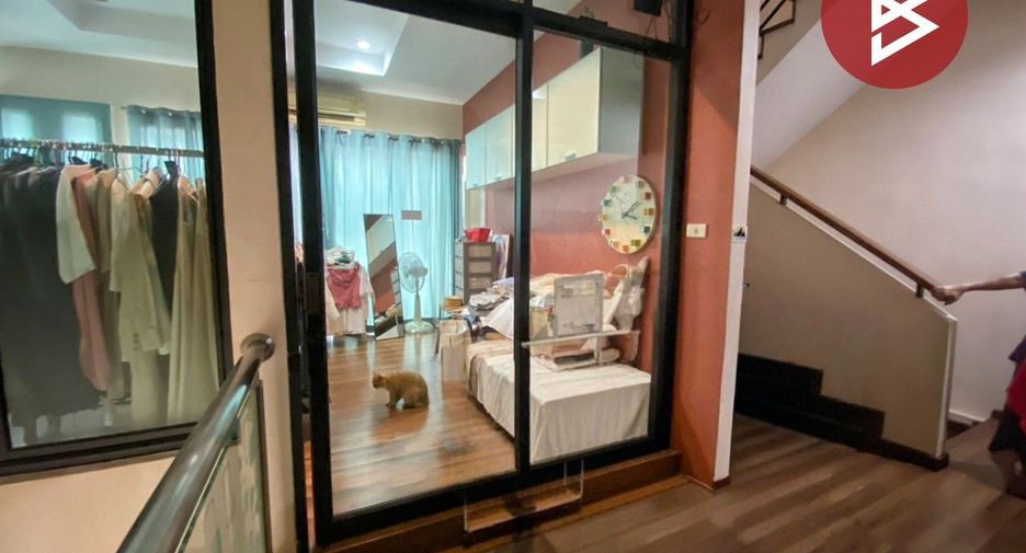 Casa adosada en venta de 4 habitaciones en Mueang Samut Sakhon, Samut Sakhon