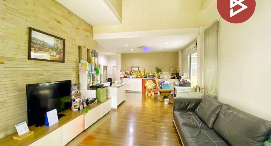 Casa adosada en venta de 4 habitaciones en Mueang Samut Sakhon, Samut Sakhon