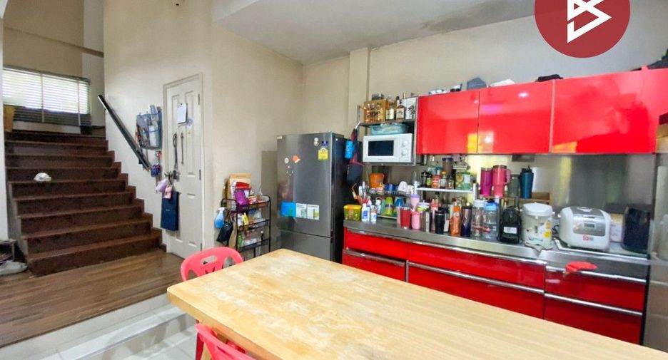 Casa adosada en venta de 4 habitaciones en Mueang Samut Sakhon, Samut Sakhon