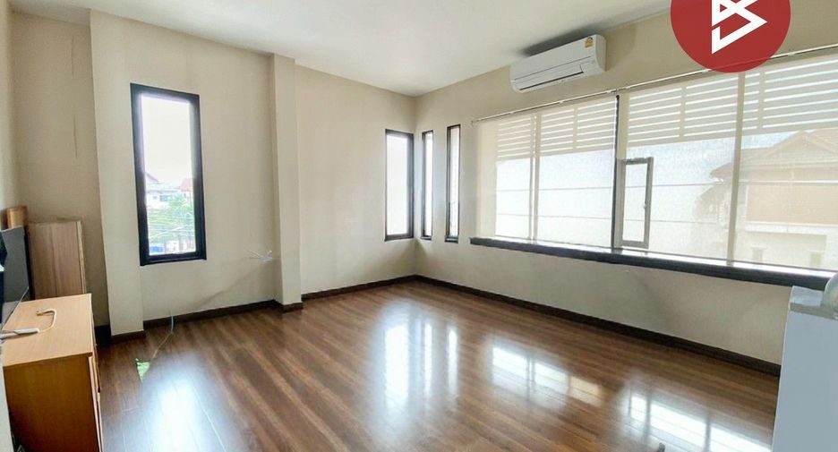 Casa adosada en venta de 4 habitaciones en Mueang Samut Sakhon, Samut Sakhon