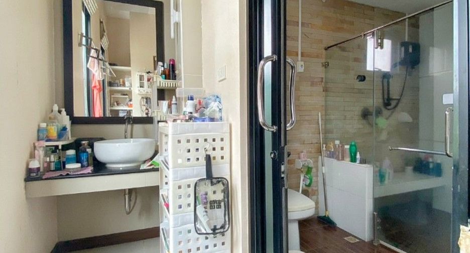 Casa adosada en venta de 4 habitaciones en Mueang Samut Sakhon, Samut Sakhon