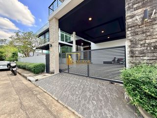 Haus zur Miete und zum Kauf mit 5 Zimmer in Suan Luang, Bangkok