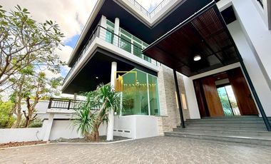 Haus zur Miete und zum Kauf mit 5 Zimmer in Suan Luang, Bangkok