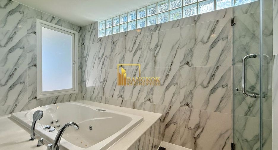 Haus zur Miete und zum Kauf mit 5 Zimmer in Suan Luang, Bangkok