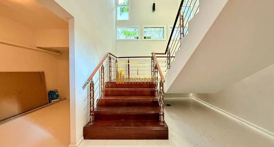Haus zur Miete und zum Kauf mit 5 Zimmer in Suan Luang, Bangkok