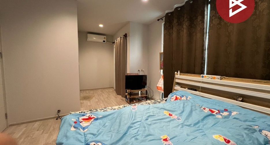 For sale 4 bedrooms townhouse in Bang Pakong, Chachoengsao