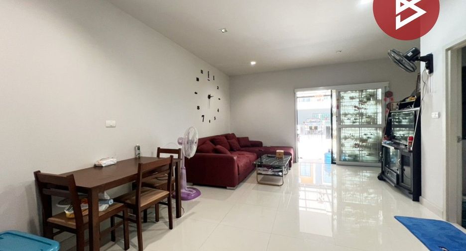 For sale 4 bedrooms townhouse in Bang Pakong, Chachoengsao