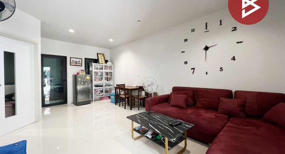 For sale 4 bedrooms townhouse in Bang Pakong, Chachoengsao