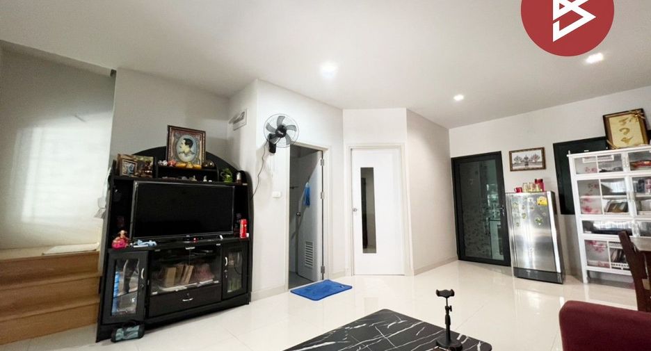 For sale 4 bedrooms townhouse in Bang Pakong, Chachoengsao