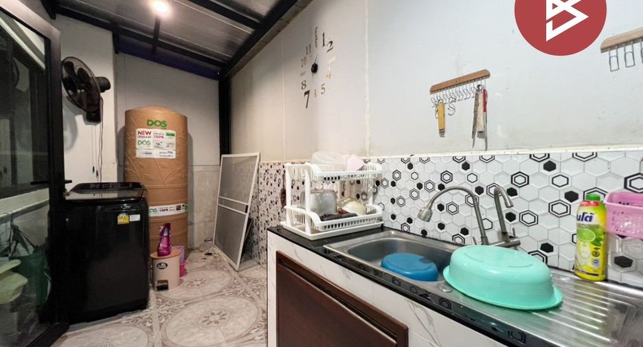 For sale 4 bedrooms townhouse in Bang Pakong, Chachoengsao