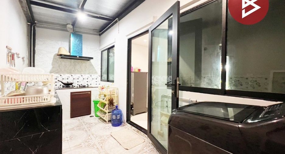 For sale 4 bedrooms townhouse in Bang Pakong, Chachoengsao