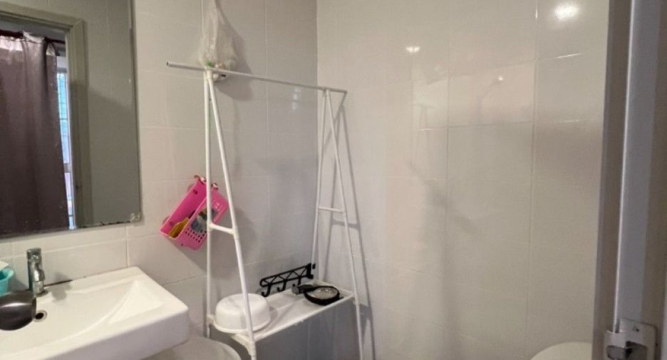 For sale 4 bedrooms townhouse in Bang Pakong, Chachoengsao