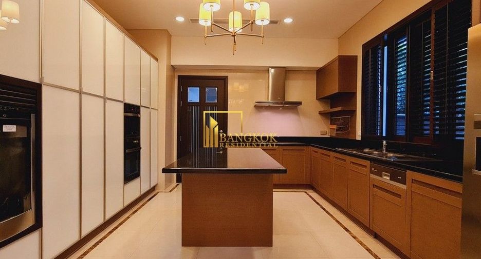 Casa en alquiler de 4 habitaciones en Khlong Toei, Bangkok
