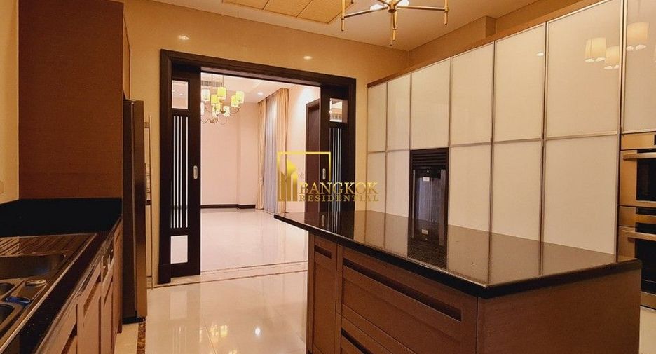Casa en alquiler de 4 habitaciones en Khlong Toei, Bangkok