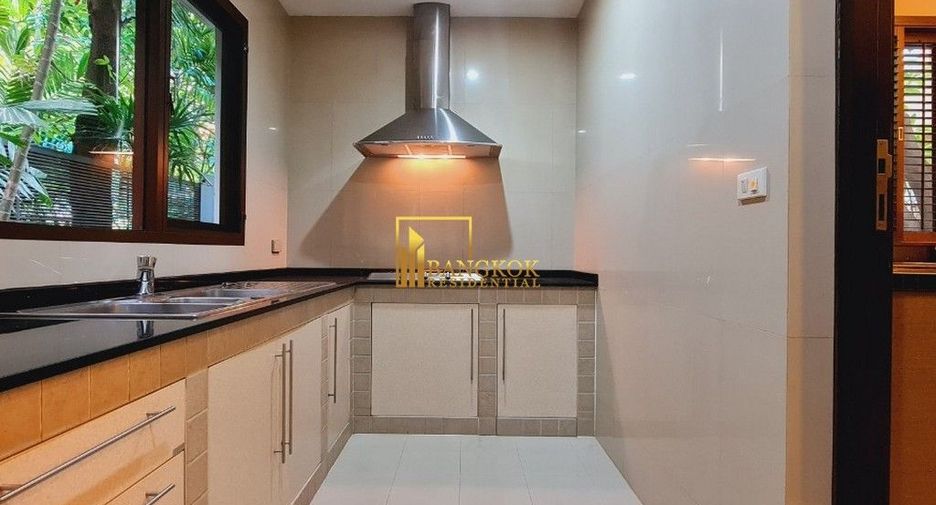 Casa en alquiler de 4 habitaciones en Khlong Toei, Bangkok