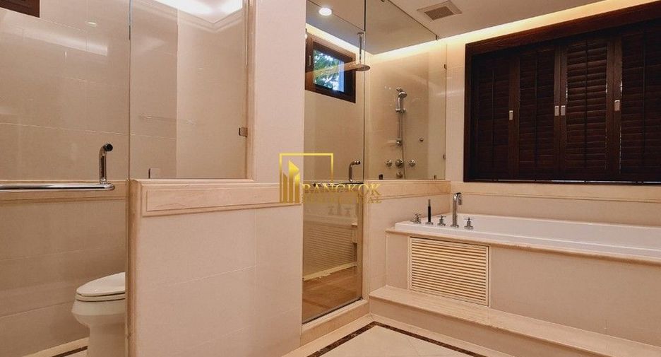 Casa en alquiler de 4 habitaciones en Khlong Toei, Bangkok