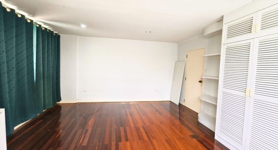 For rent and for sale 4 bedrooms house in Suan Luang, Bangkok