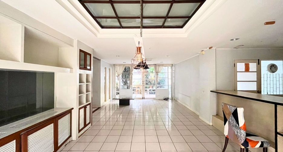 For rent and for sale 4 bedrooms house in Suan Luang, Bangkok