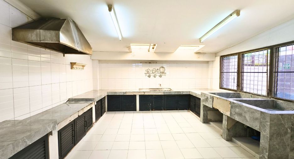 For rent and for sale 4 bedrooms house in Suan Luang, Bangkok