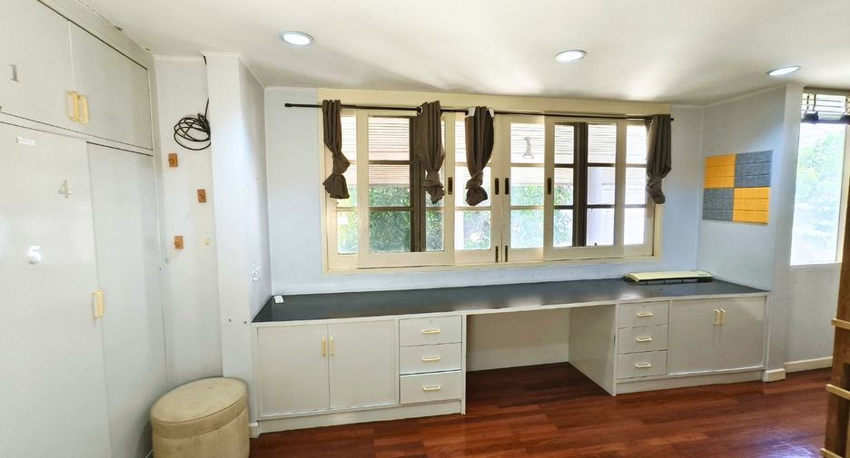 For rent and for sale 4 bedrooms house in Suan Luang, Bangkok