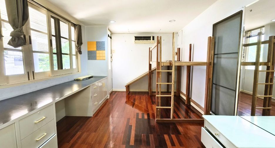 For rent and for sale 4 bedrooms house in Suan Luang, Bangkok