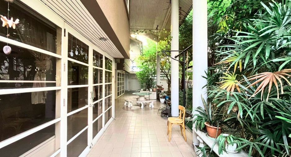 For rent and for sale 4 bedrooms house in Suan Luang, Bangkok