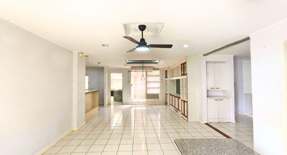 For rent and for sale 4 bedrooms house in Suan Luang, Bangkok
