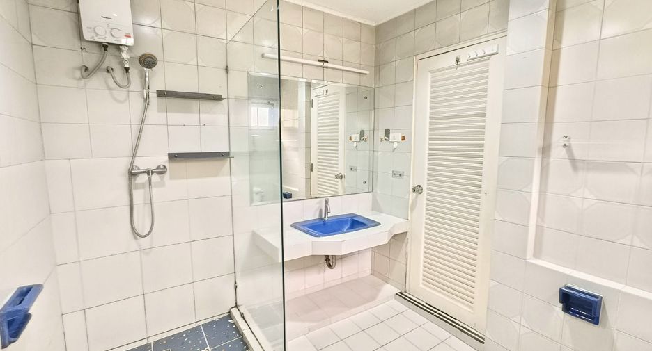 For rent and for sale 4 bedrooms house in Suan Luang, Bangkok