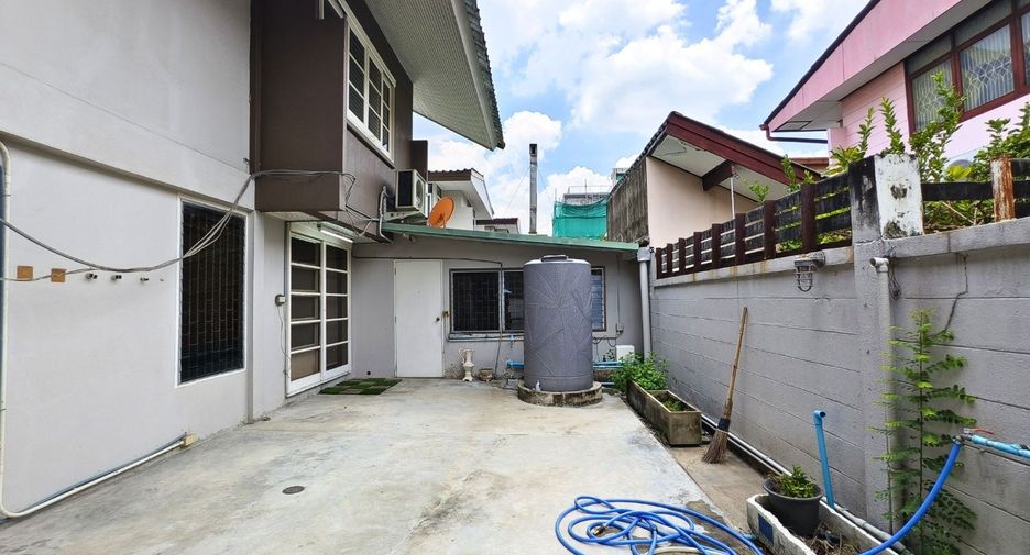 For rent and for sale 4 bedrooms house in Suan Luang, Bangkok