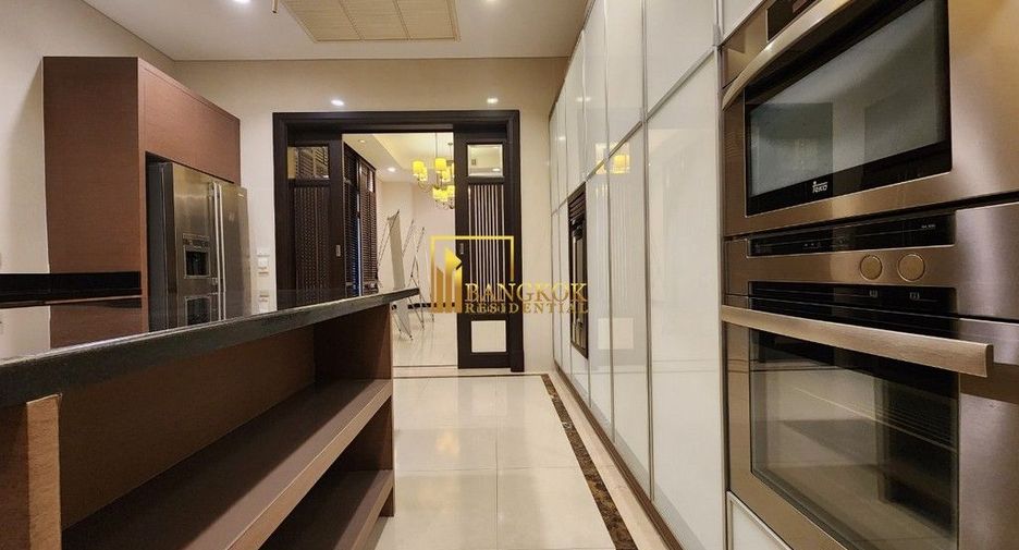 Casa en alquiler de 4 habitaciones en Khlong Toei, Bangkok