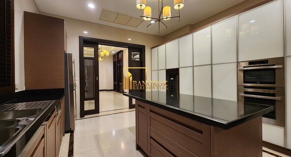 Casa en alquiler de 4 habitaciones en Khlong Toei, Bangkok