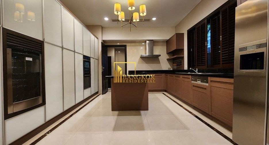 Casa en alquiler de 4 habitaciones en Khlong Toei, Bangkok
