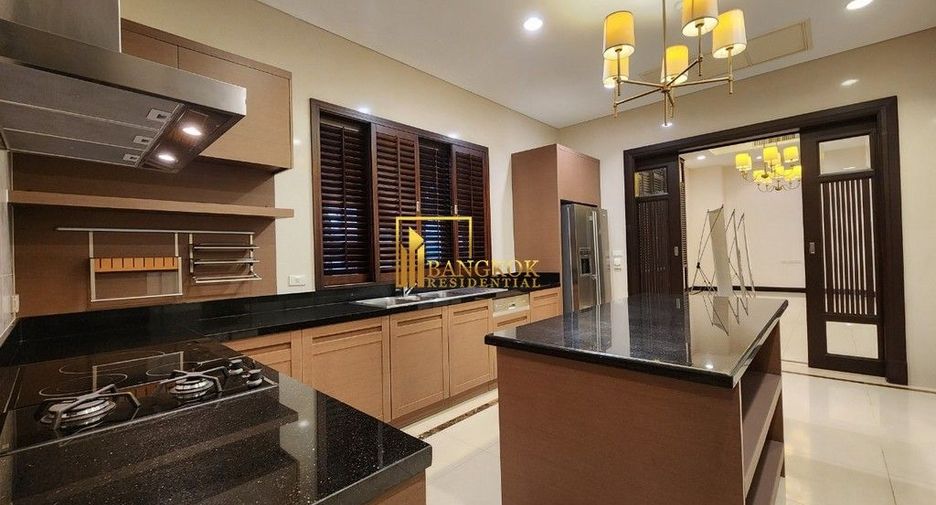 Casa en alquiler de 4 habitaciones en Khlong Toei, Bangkok
