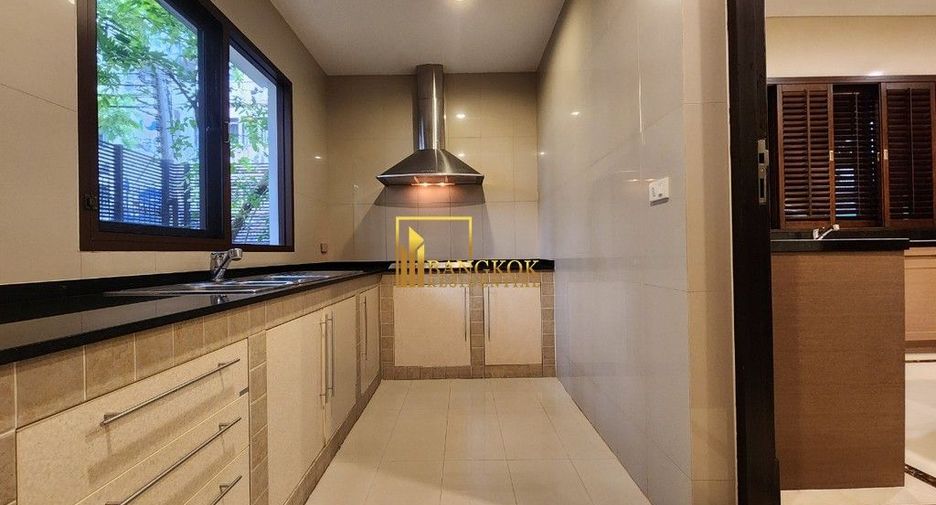 Casa en alquiler de 4 habitaciones en Khlong Toei, Bangkok